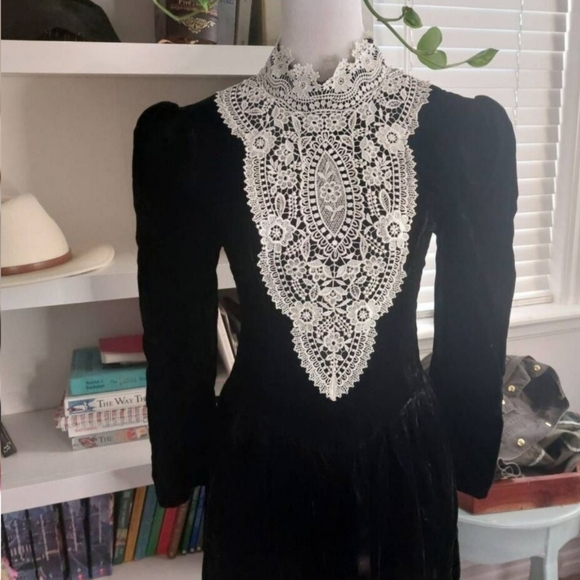 Vintage Jessica McClintock Gunne Sax Black Velvet Victorian Dress |  Gothic - Picture 4 of 13